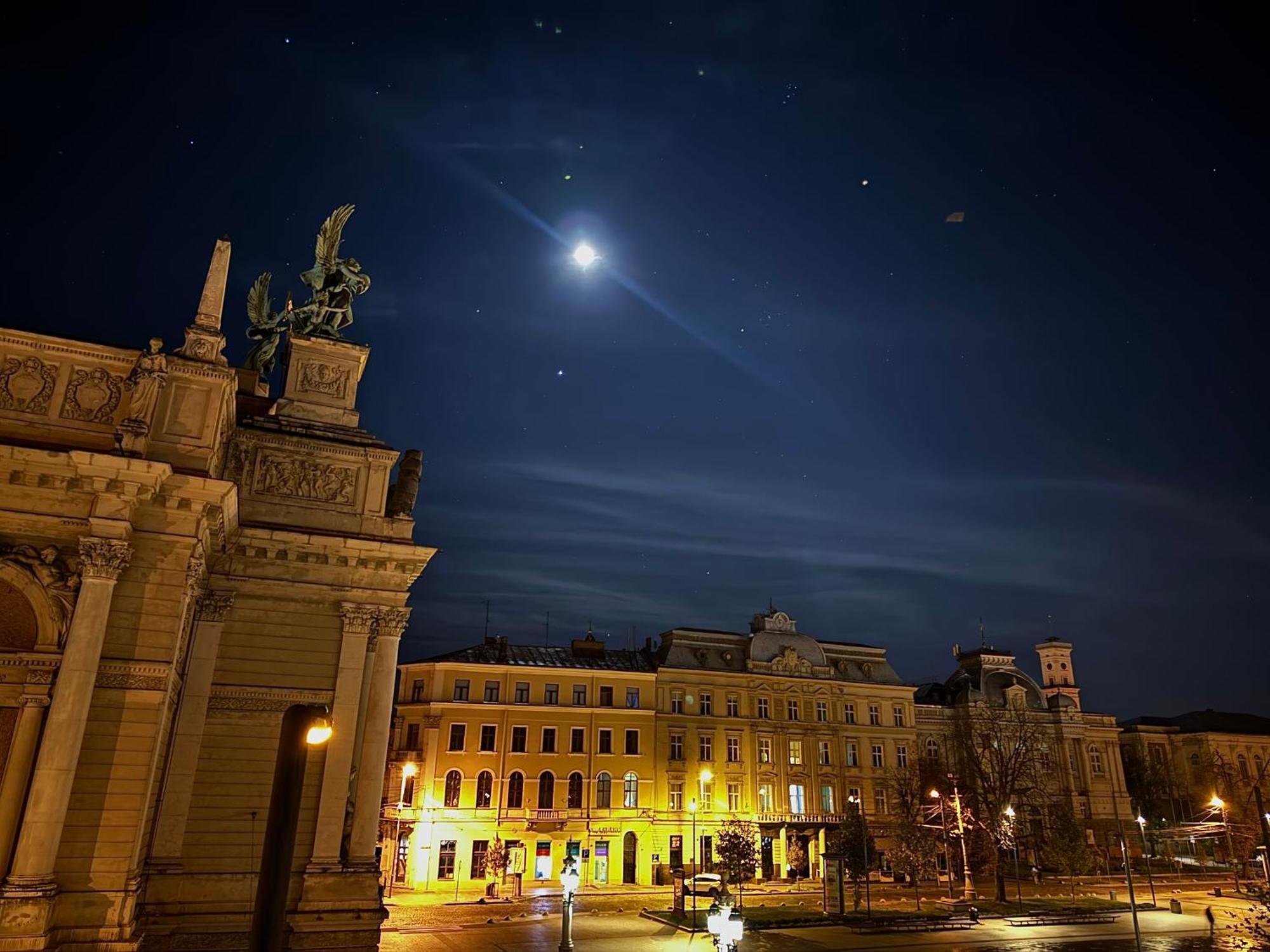 Apartopera Lwów Zewnętrze zdjęcie
